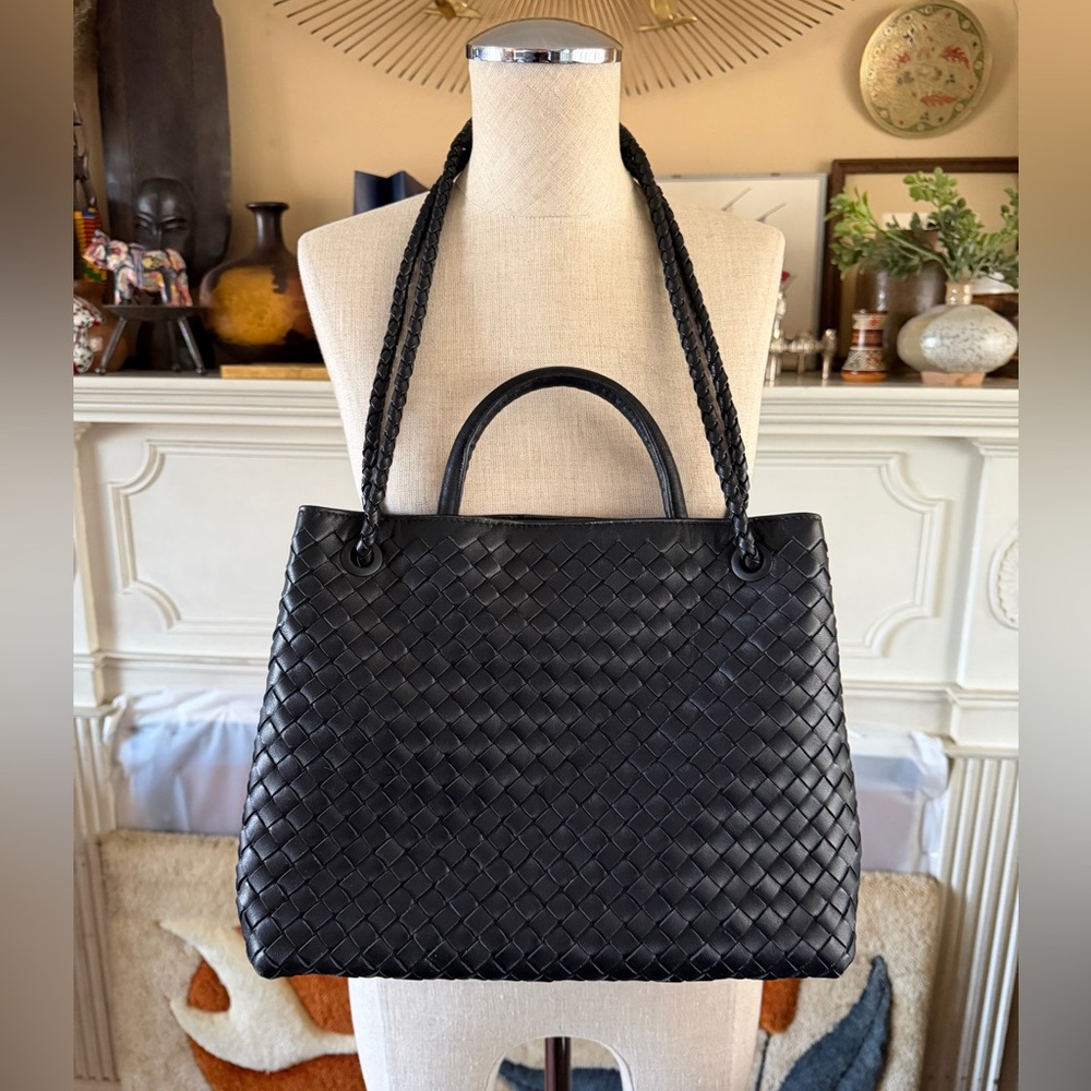 Quince Italian Leather Handwoven Satchel in black - Picture 3 of 16